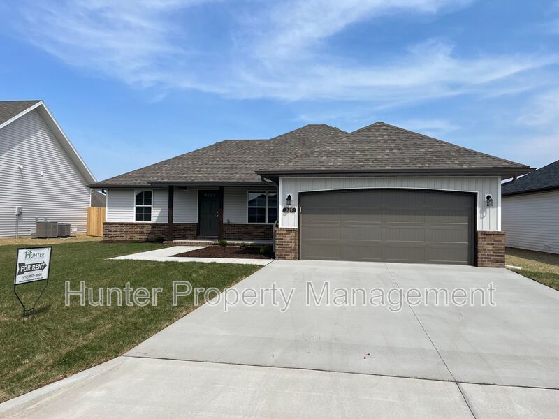 885 South Parkside Circle Nixa, MO 65714 Hunter Property Management